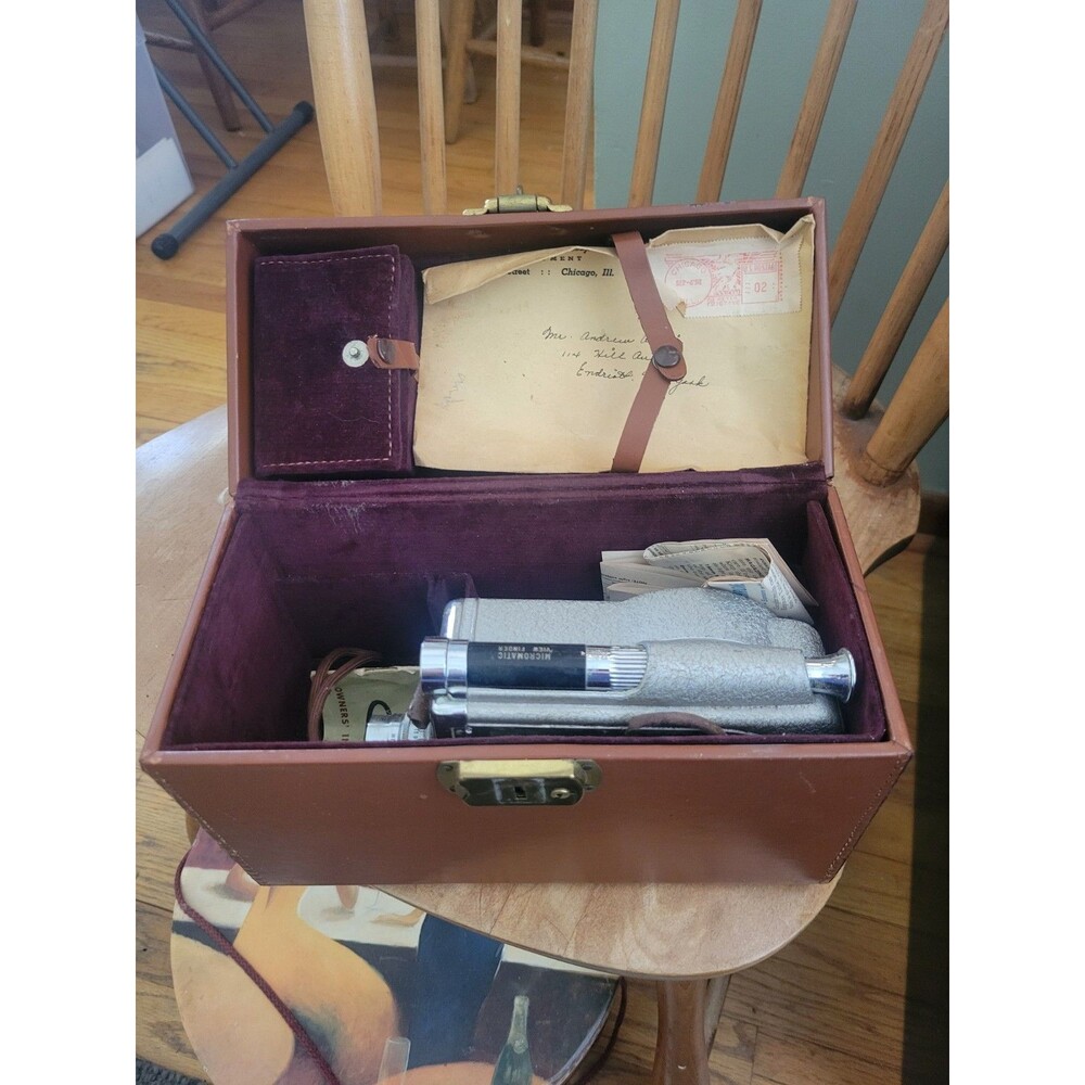 VINTAGE Revere Magazine Model 16  Movie Camera - Picture 7 of 16